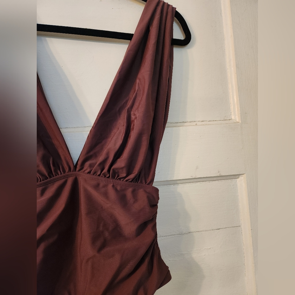 NWT Cupshe Brown One Piece Swimsuit Ruched V-Neck Size Med Vacation Resortwear - Picture 3 of 12